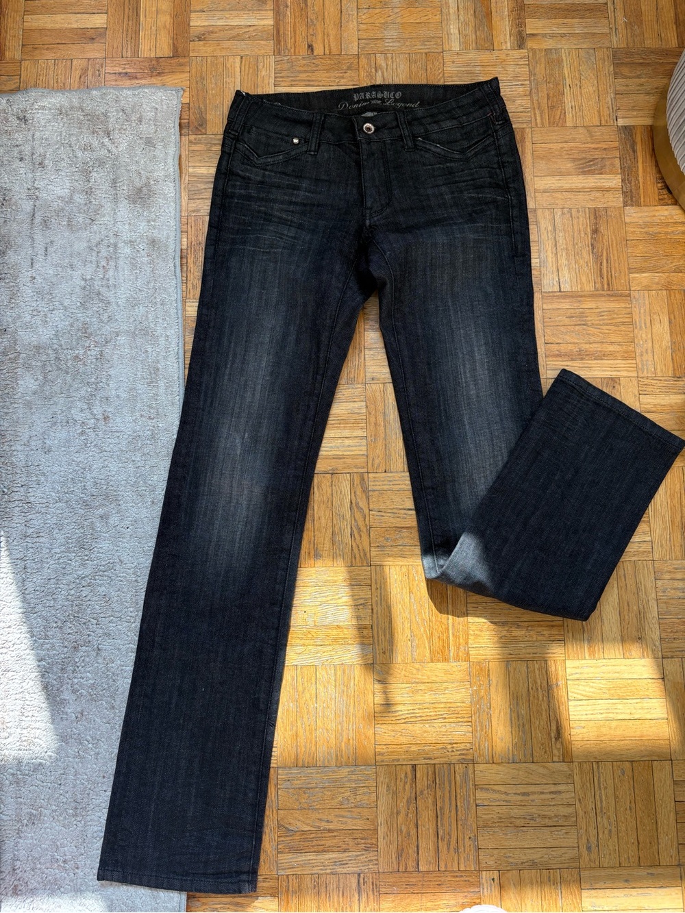 Dark Wash Straight-Leg Jeans - Black